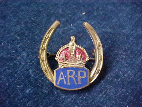 WW2 Good Luck Horseshoe ARP Lapel Badge