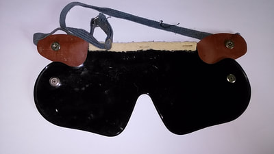 WW2 Civil Defence Anti-Gas Tinted Eye Shields (rear).