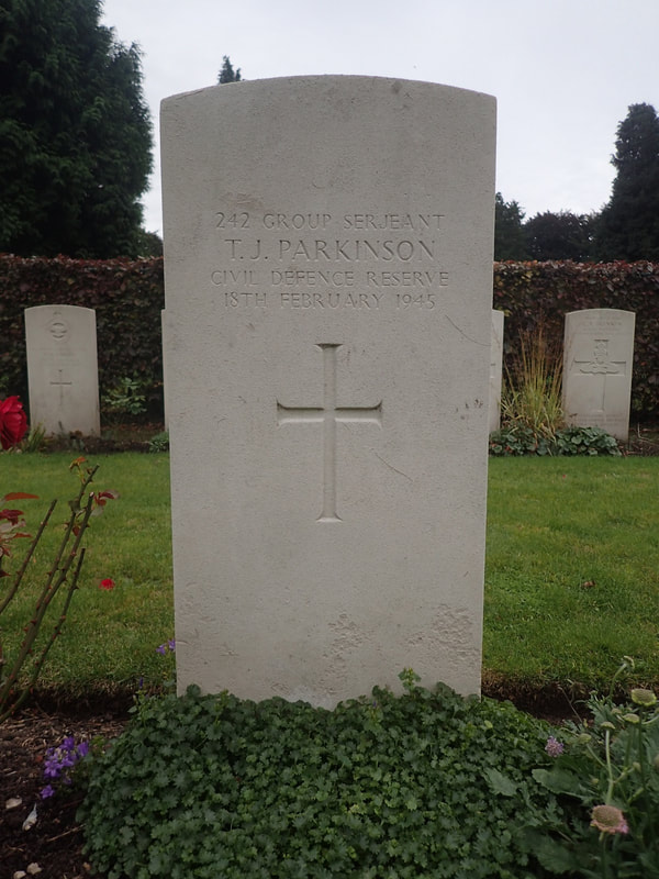 Headstone of Group Sergeant Thomas James Parkinson - Civil Defence Reserve No.1 Overseas Column