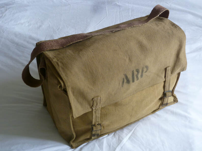 A large ARP-marked blanket bag for two blankets with shoulder strap