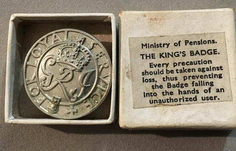 WW2 King's Badge in original box of issue