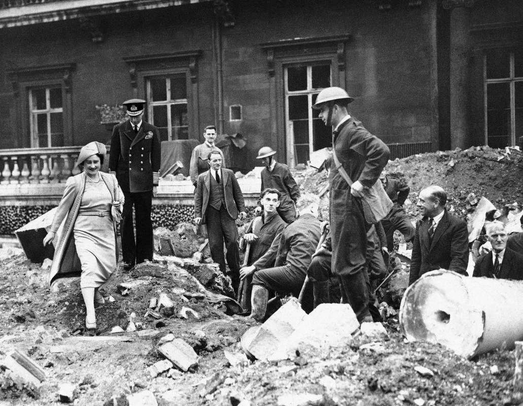 Buckingham Palace Bombed - 10 September, 1940